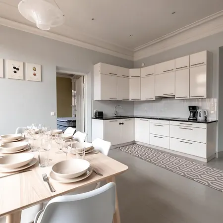 2ndhomes Luxurious 127 M2 3br Top Floor In Historically Valuable Building In City Center Apartment